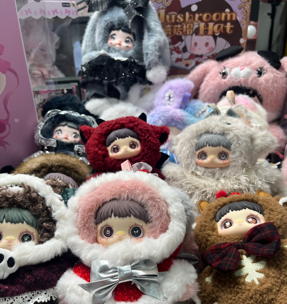 TikTok live stream: Confirming the style of the dolls.  1