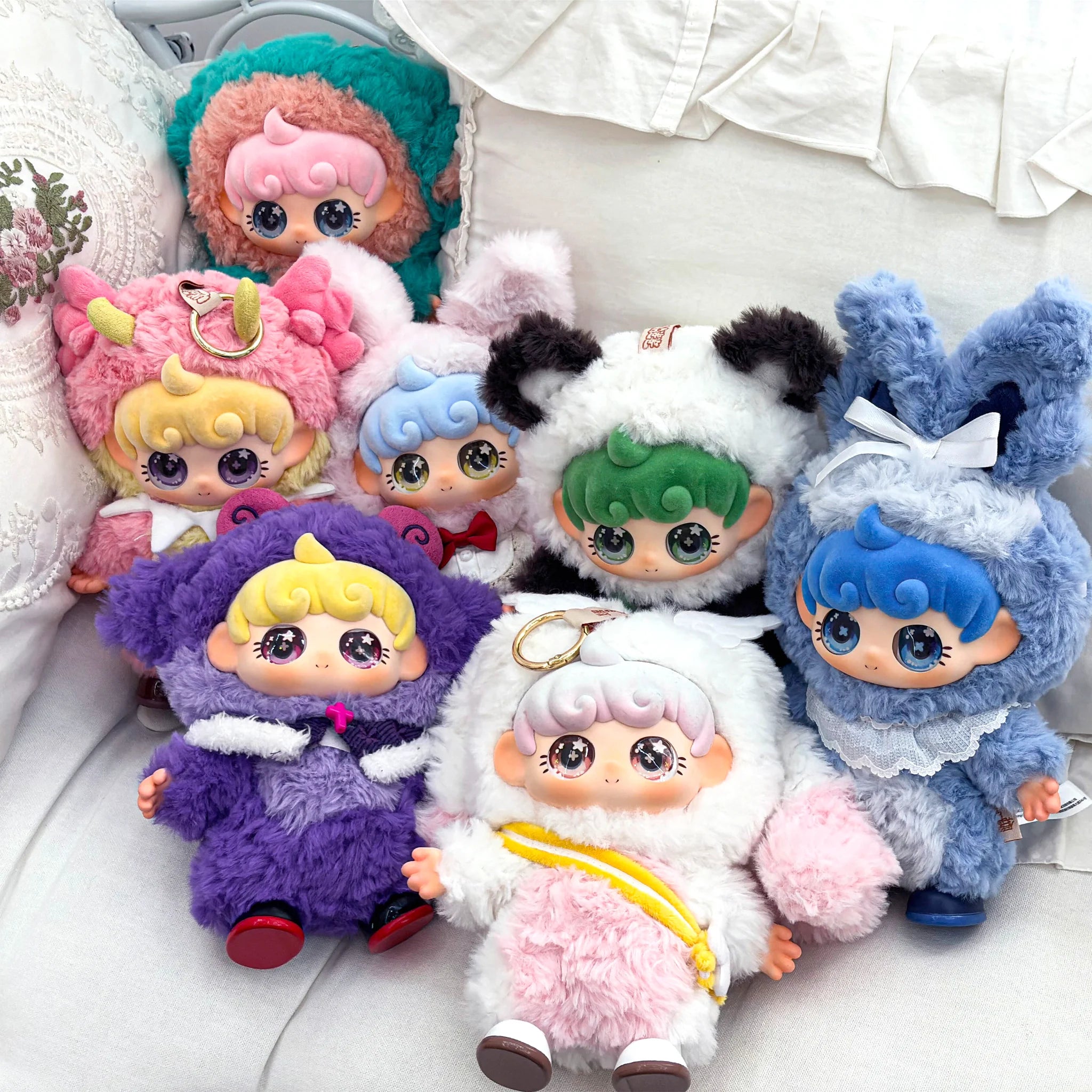 SpringHouse "UNAbaby Cozy Curls Full-Body: Wave 3 - Reversed Dream" series art toy figures in a lifestyle display scene: 