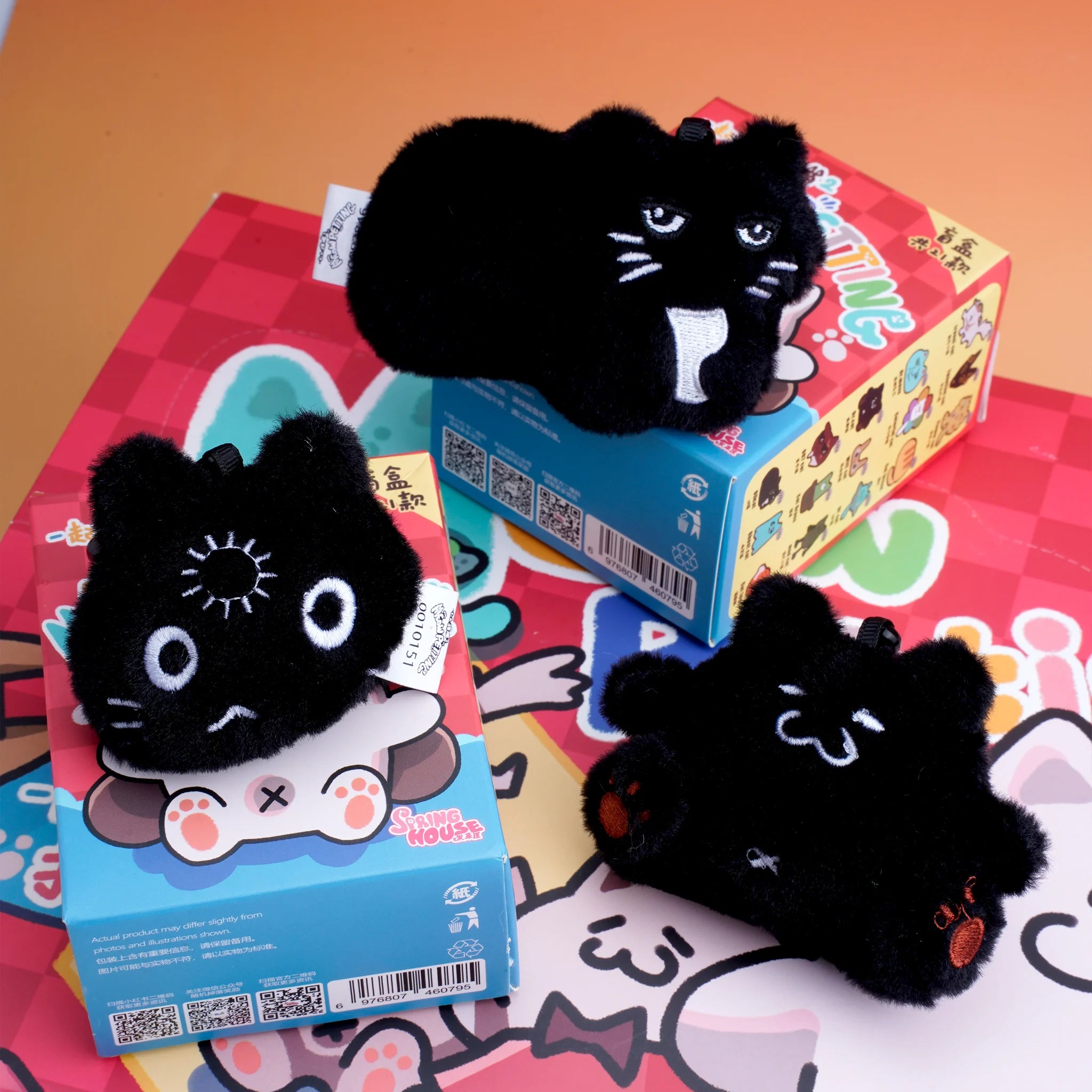 Spring House "Cuddle Cats Club 2: Cute cat charm keychain" series art toy figures in a lifestyle display scene2